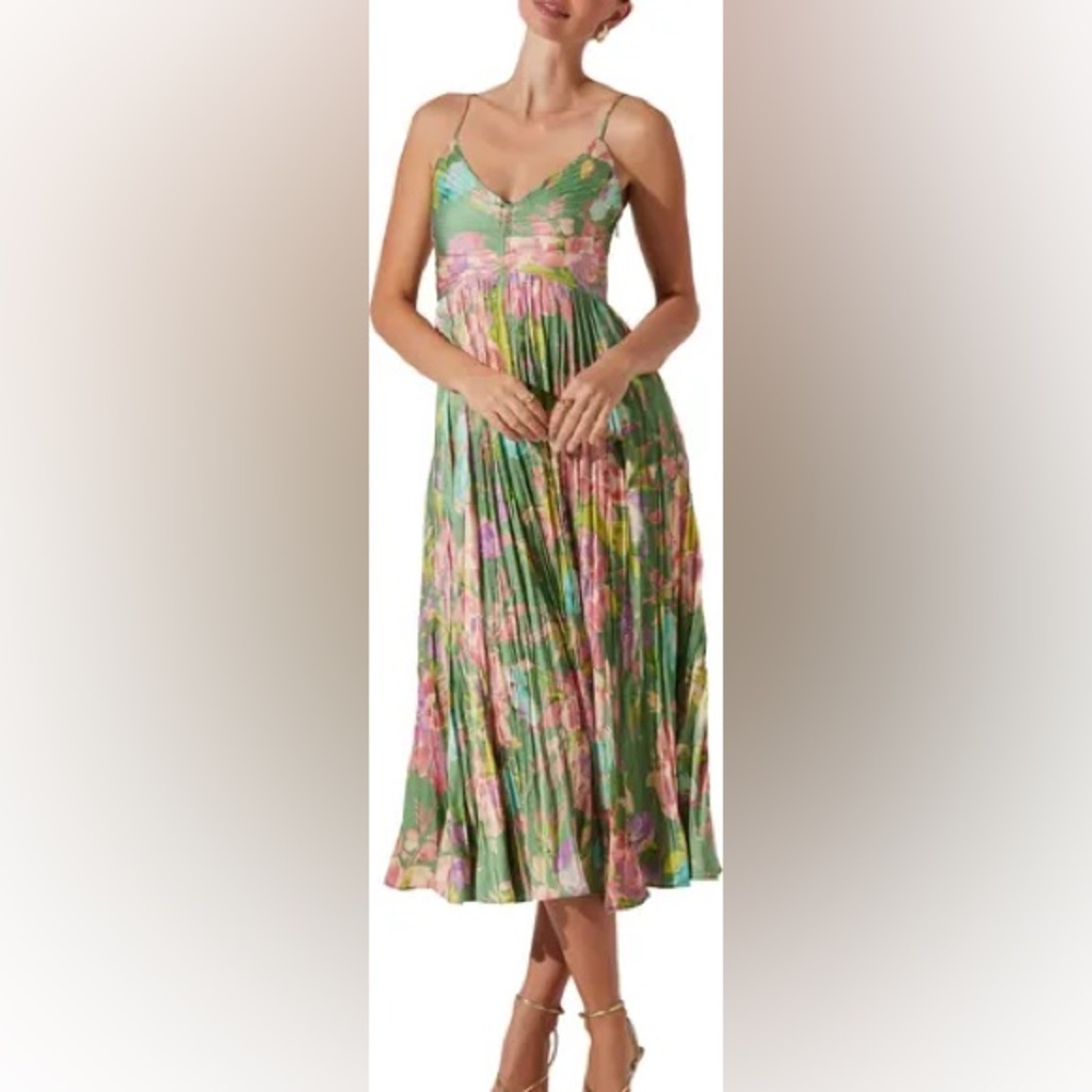 ASTR the label Maeve Midi Dress. Perfect for a wedding guest!